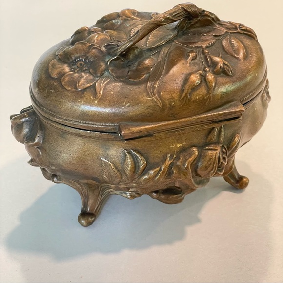 Antique Art Nouveau Brainard & Wilson Gold Tone Metal Jewelry Box Roses Floral - Picture 5 of 12